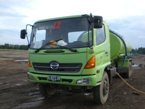 HINO TANGKI AIR 15L-CONCRETE MIXER WM 800 12 A